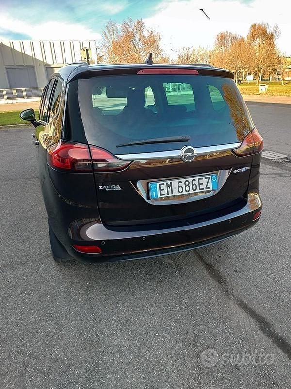Usata Opel Zafira 150 CV (110 kW) 2012 Rosso Monovolume