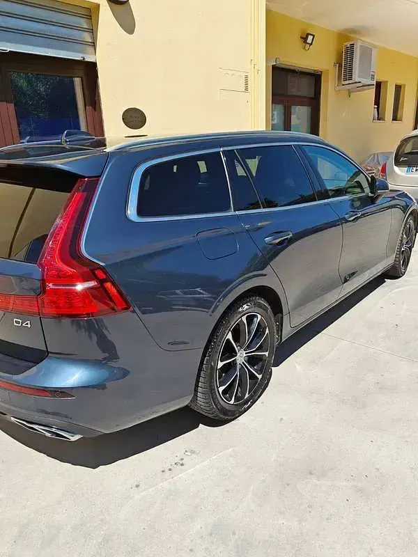 Usata Volvo V60 Business Edition 190 CV (139 kW) 2020 Station wagon