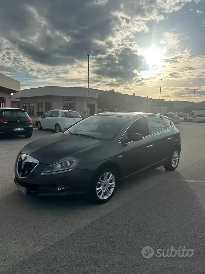 Usata Lancia Delta 105 CV (77 kW) 2010 Grigio Utilitaria