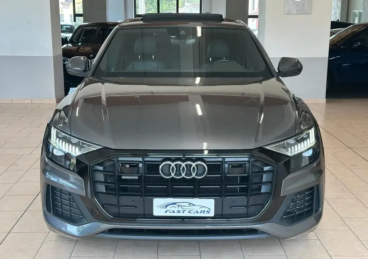Usata Audi Q8 Ambiente 286 CV (210 kW) 2019 Grigio SUV