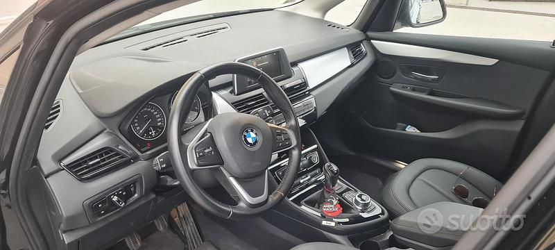 Usata BMW 214 95 CV (69 kW) 2017 Blu Station wagon