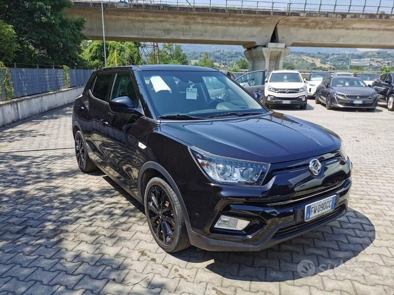 Usata Ssangyong (KGM) Tivoli 127 CV (93 kW) 2019 Nero SUV