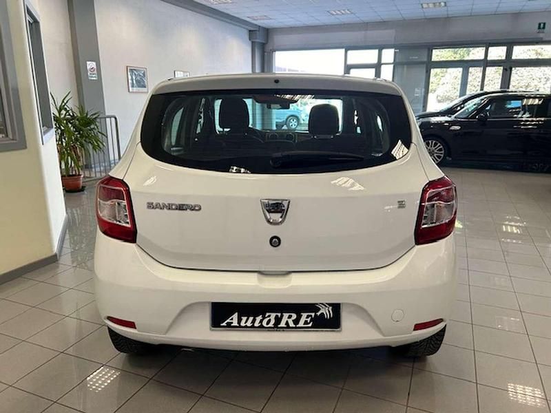 Usata Dacia Sandero Lauréate 75 CV (55 kW) 2015 Bianco Berlina