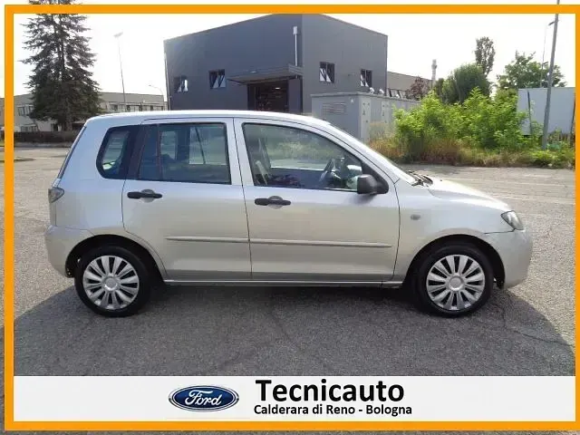 Usata Mazda 2 Active 68 CV (50 kW) 2006 Argento metallizzato Utilitaria