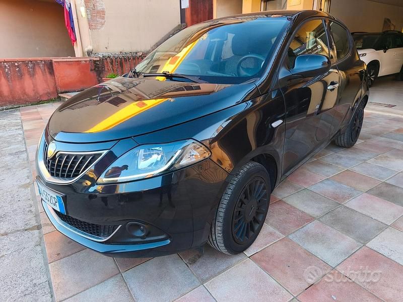 Usata Lancia Ypsilon 69 CV (50 kW) 2022 Nero Utilitaria