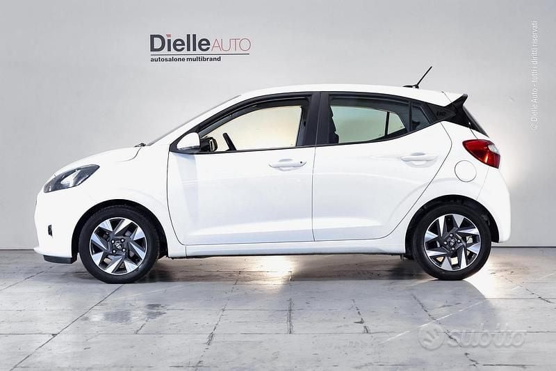 Begagnad Hyundai i10 67 HK (49 kW) 2023 Vit Halvkombi
