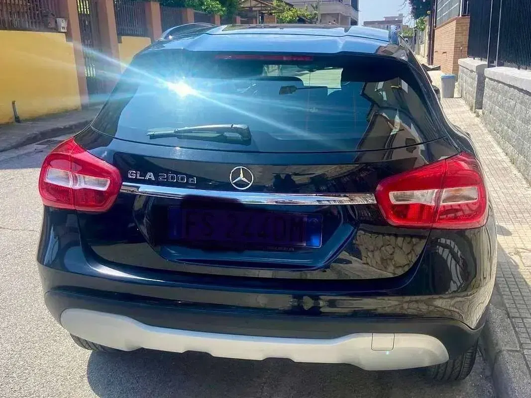 Usado Mercedes GLA200 Business 136 CV (100 kW) 2018 SUV
