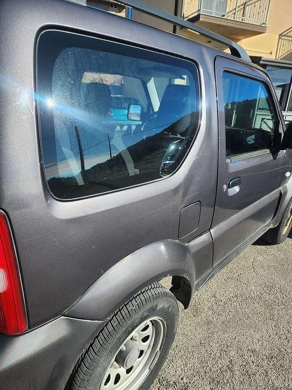 Usata Suzuki Jimny 86 CV (63 kW) 2014 Grigio SUV