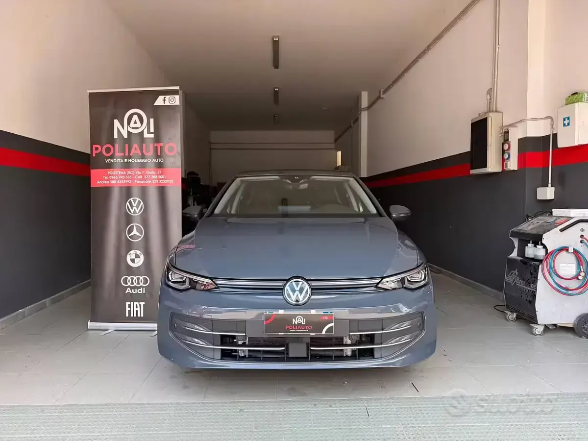Usata VW Golf VIII Style 150 CV (110 kW) 2025 Grigio Station wagon