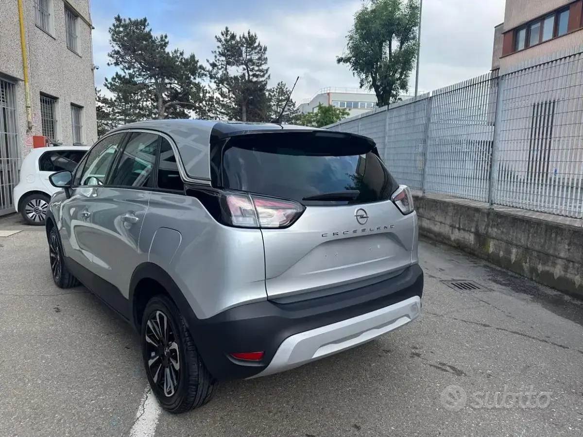 Usata Opel Crossland X Elegance 110 CV (80 kW) 2024 Grigio SUV