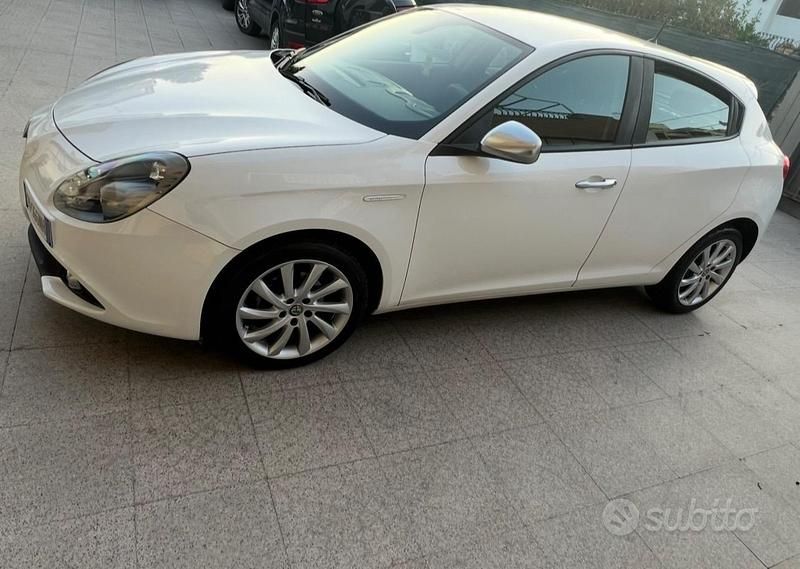 Usata Alfa Romeo Giulietta 120 CV (88 kW) 2018 Bianco Utilitaria