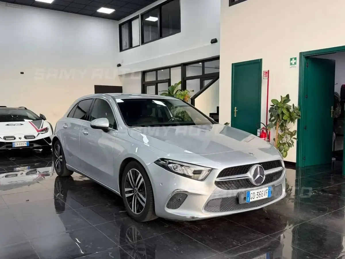 Usata Mercedes A180 116 CV (85 kW) 2021 Argento Berlina