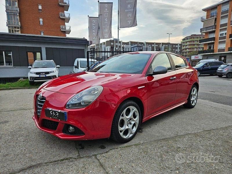 Usata Alfa Romeo Giulietta 120 CV (88 kW) 2015 Rosso Utilitaria