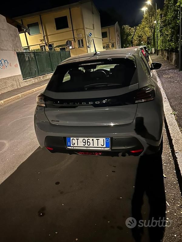 Usata Peugeot 2008 100 CV (73 kW) 2024 Grigio SUV
