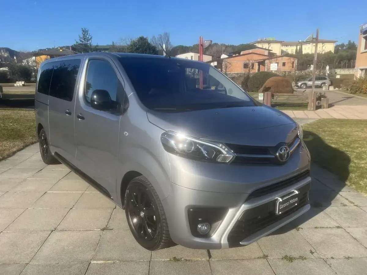 Usata Toyota Proace Verso Edition 177 CV (130 kW) 2024 Argento Station wagon