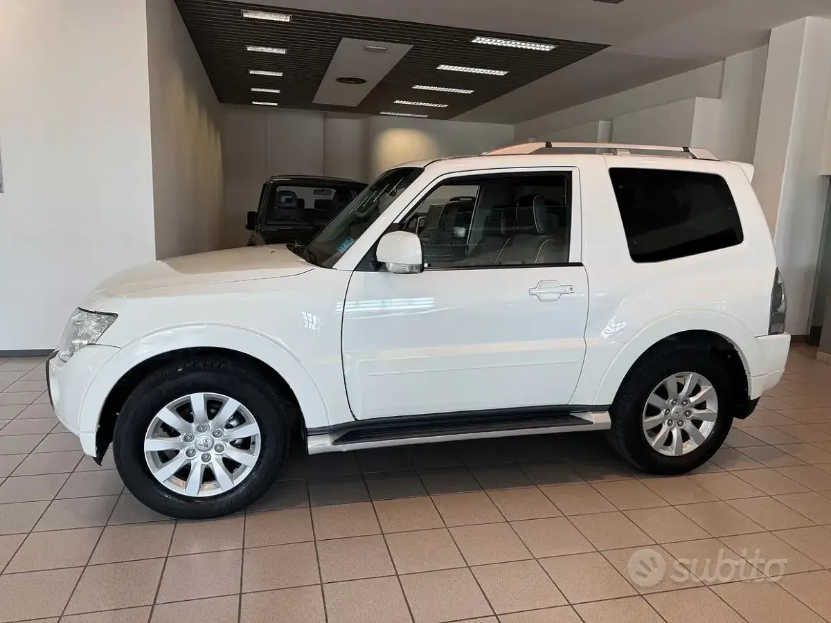 Usata Mitsubishi Pajero Intense 200 CV (147 kW) 2010 Bianco SUV