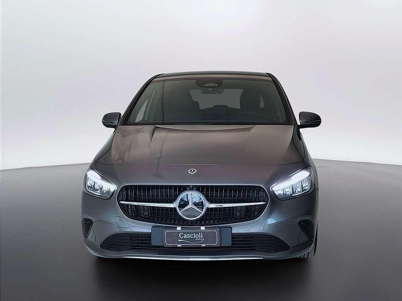 Nuova Mercedes B180 Edition 116 CV (85 kW) 2025 Mountain grau metall Utilitaria