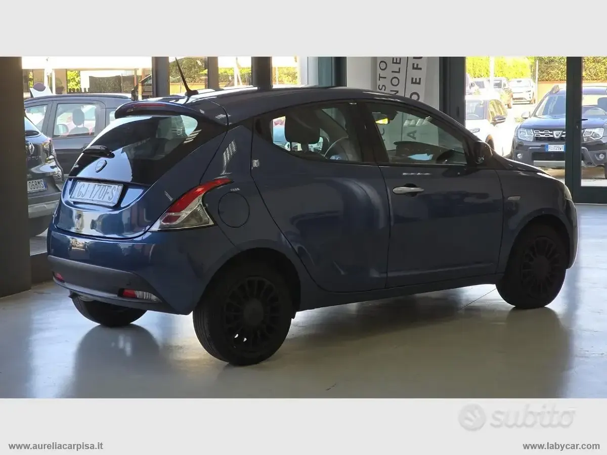 Usata Lancia Ypsilon Silver 69 CV (50 kW) 2022 Grigio Utilitaria