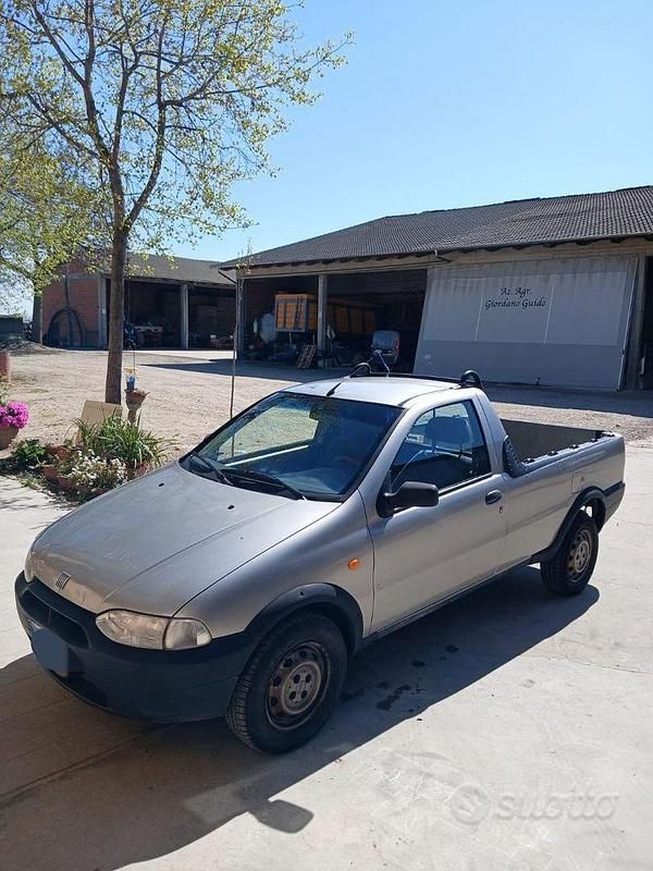 Usata Fiat Strada 69 CV (50 kW) 2001 Grigio Pick-up