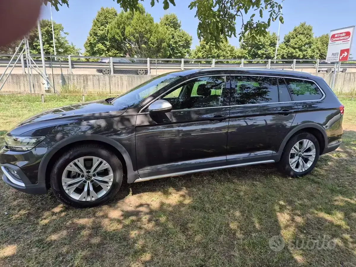 Usata VW Passat 200 CV (147 kW) 2022 Nero Station wagon
