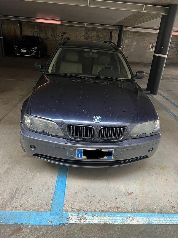 Usata BMW 330 204 CV (150 kW) 2003 Blu Station wagon
