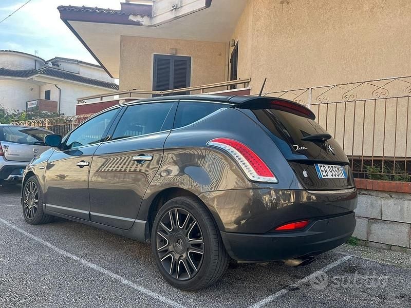 Usata Lancia Delta 165 CV (121 kW) 2010 Utilitaria