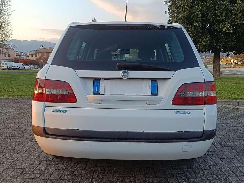 Usata Fiat Stilo Feel 120 CV (88 kW) 2006 Bianco Station wagon
