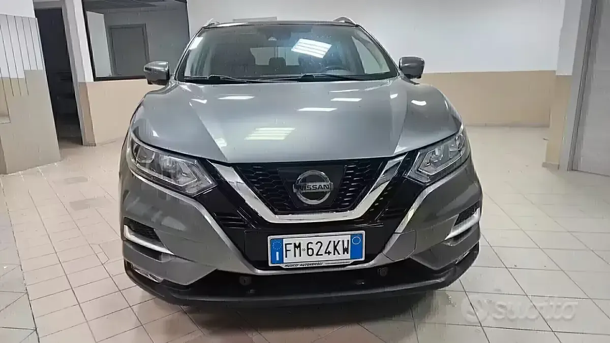 Usata Nissan Qashqai N-Connecta 110 CV (80 kW) 2017 Grigio SUV