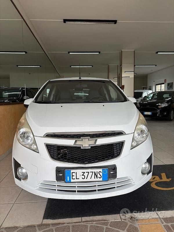 Bianco Usata 2012 Chevrolet Spark LS Utilitaria | 3900 € (Buon prezzo) - Immagine 1/4