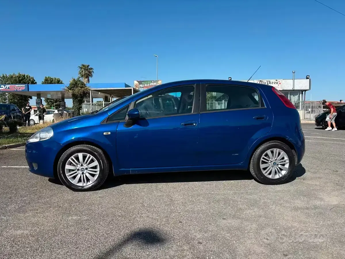Usata Fiat Grande Punto Active 90 CV (66 kW) 2005 Blu Utilitaria
