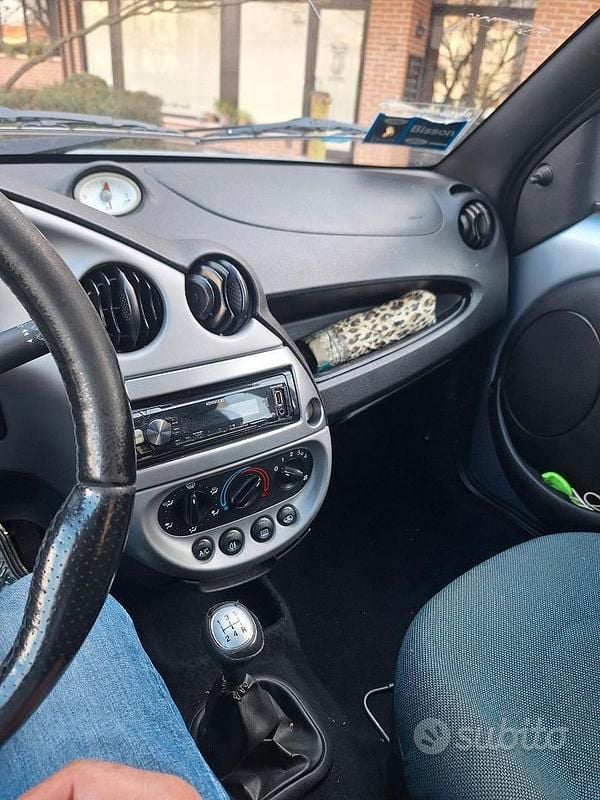 Usata Ford Ka 69 CV (50 kW) 2006 Blu Utilitaria