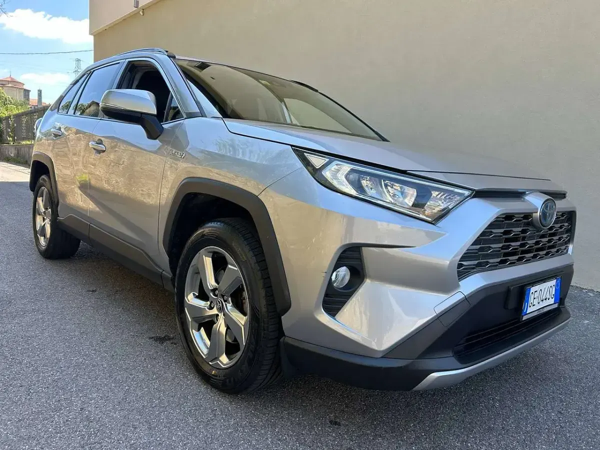Usata Toyota RAV4 Hybrid Style 178 CV (130 kW) 2021 Grigio SUV