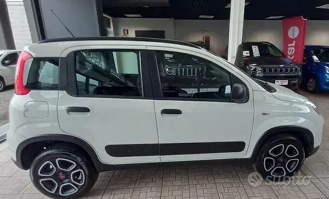 Usata Fiat Panda 4x4 S 84 CV (61 kW) 2019 Bianco Utilitaria
