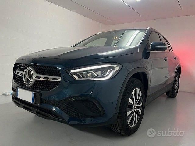 Usata Mercedes GLA180 116 CV (85 kW) 2021 Blu SUV