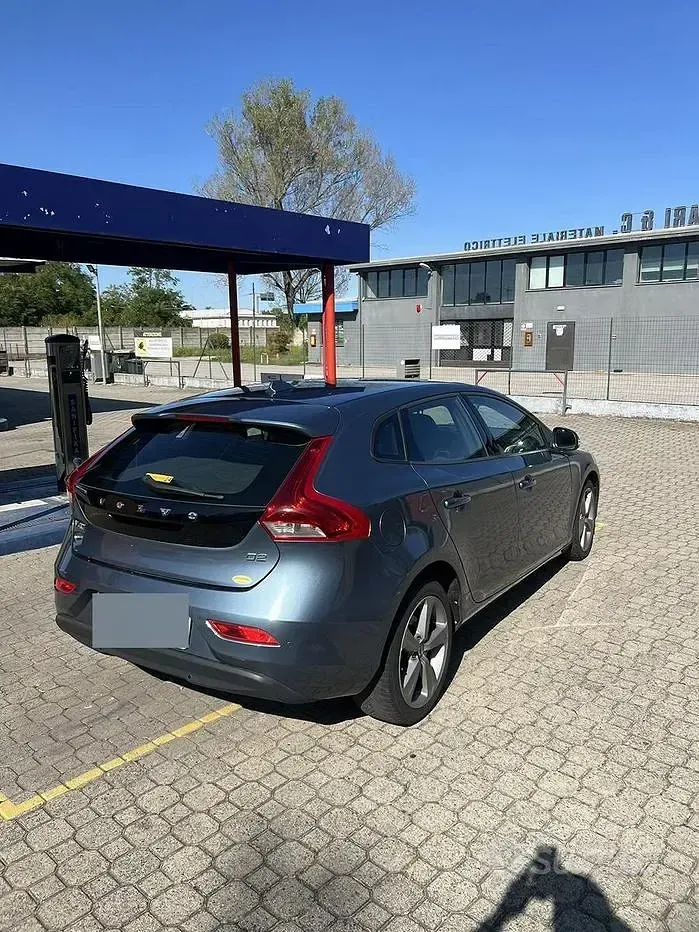 Usata Volvo V40 Kinetic 115 CV (84 kW) 2014 Bluazzurro Berlina