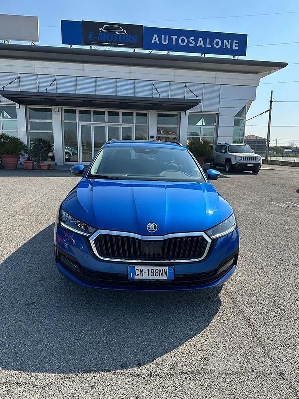Usata Skoda Octavia Executive 150 CV (110 kW) 2022 Blu Station wagon
