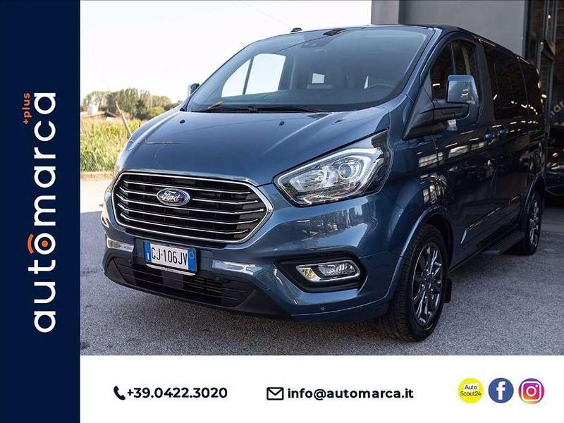 Usata Ford Tourneo Custom Titanium 131 CV (96 kW) 2022 Blu metallizzato Furgone