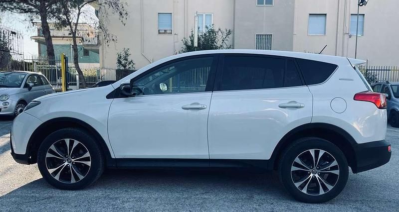 Usata Toyota RAV4 Active 124 CV (91 kW) 2014 Bianco SUV