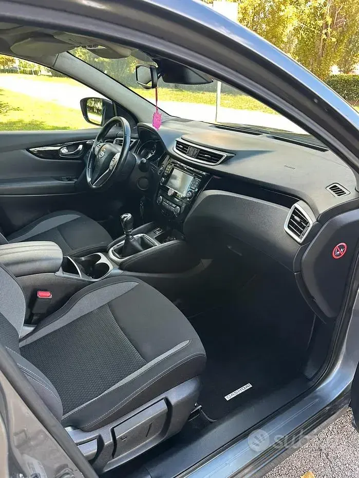 Usata Nissan Qashqai Tekna 110 CV (80 kW) 2015 Grigio SUV