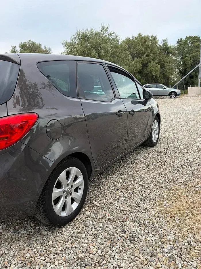 Usata Opel Meriva Cosmo 101 CV (74 kW) 2013 Grigio Monovolume