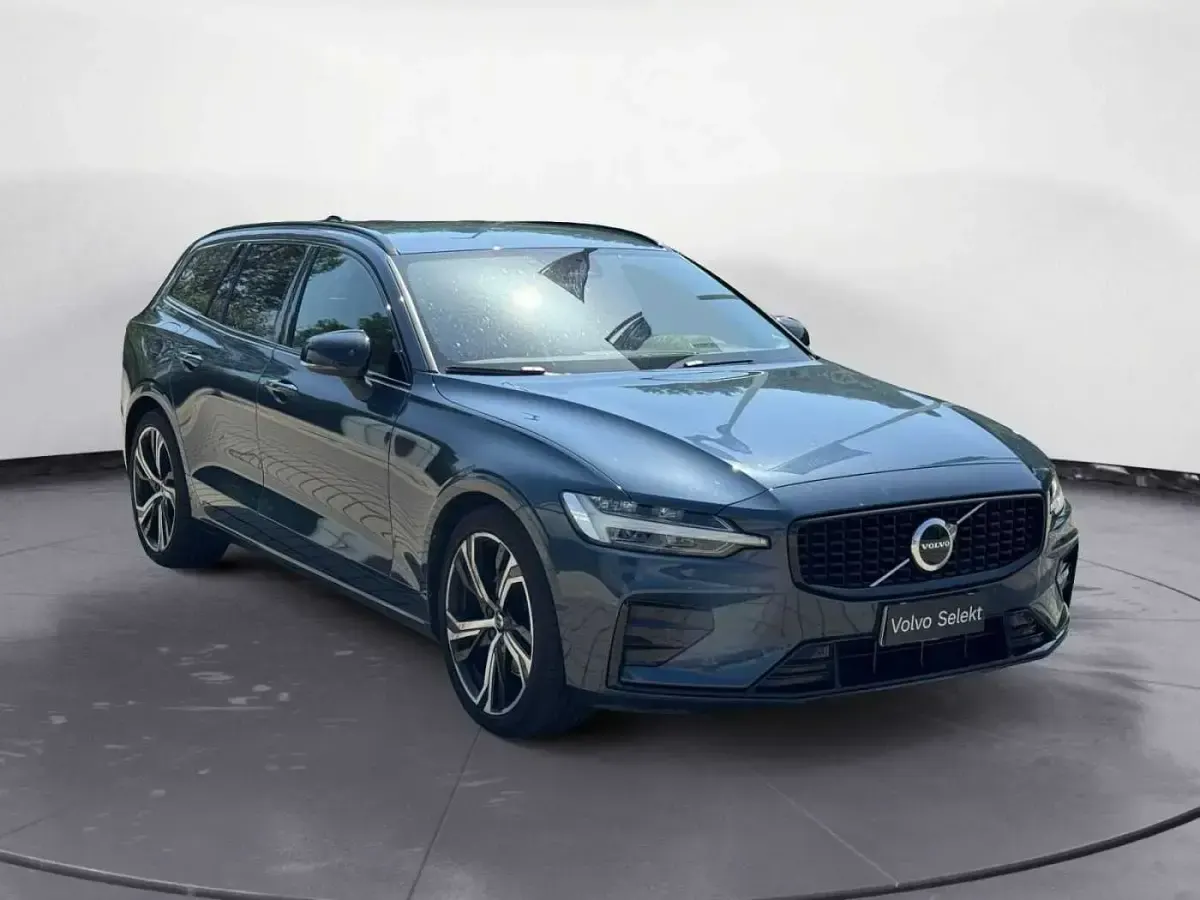 Usata Volvo V60 120 CV (88 kW) 2023 Blu Station wagon