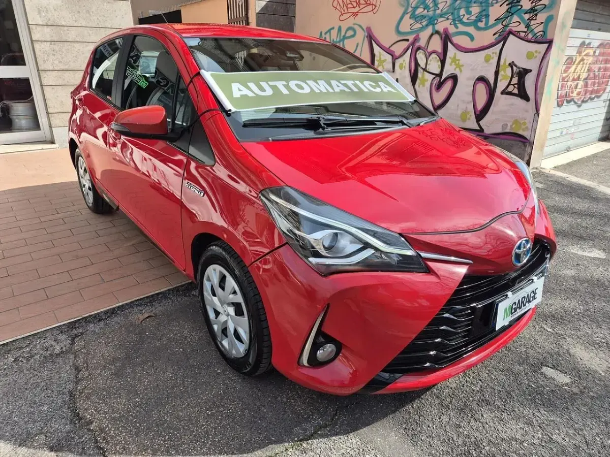 Usata Toyota Yaris Hybrid Active 73 CV (53 kW) 2018 Rosso Berlina