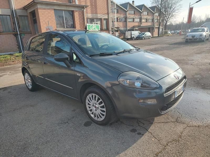 Usata Fiat Punto Lounge 77 CV (56 kW) 2014 Grigio Utilitaria
