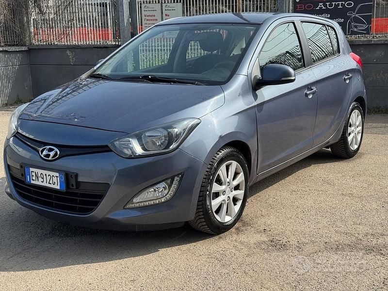 Usata Hyundai i20 Classic 77 CV (56 kW) 2012 Blu Utilitaria