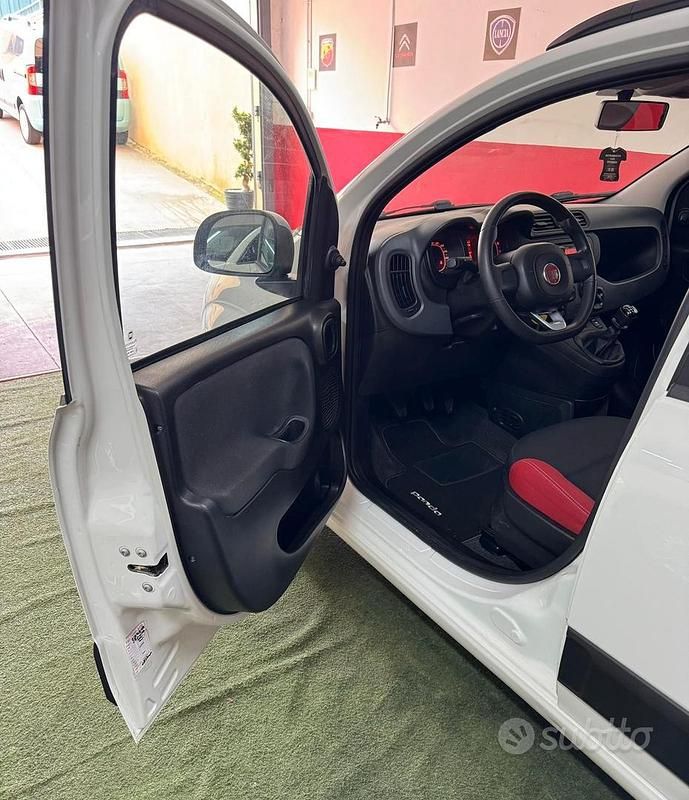 Usata Fiat Panda Lounge 70 CV (51 kW) 2017 Bianco Utilitaria