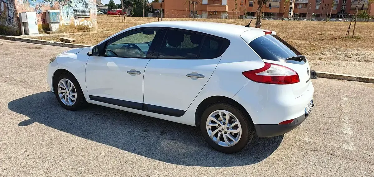 Usata Renault Mégane Dynamique 110 CV (80 kW) 2010 Berlina