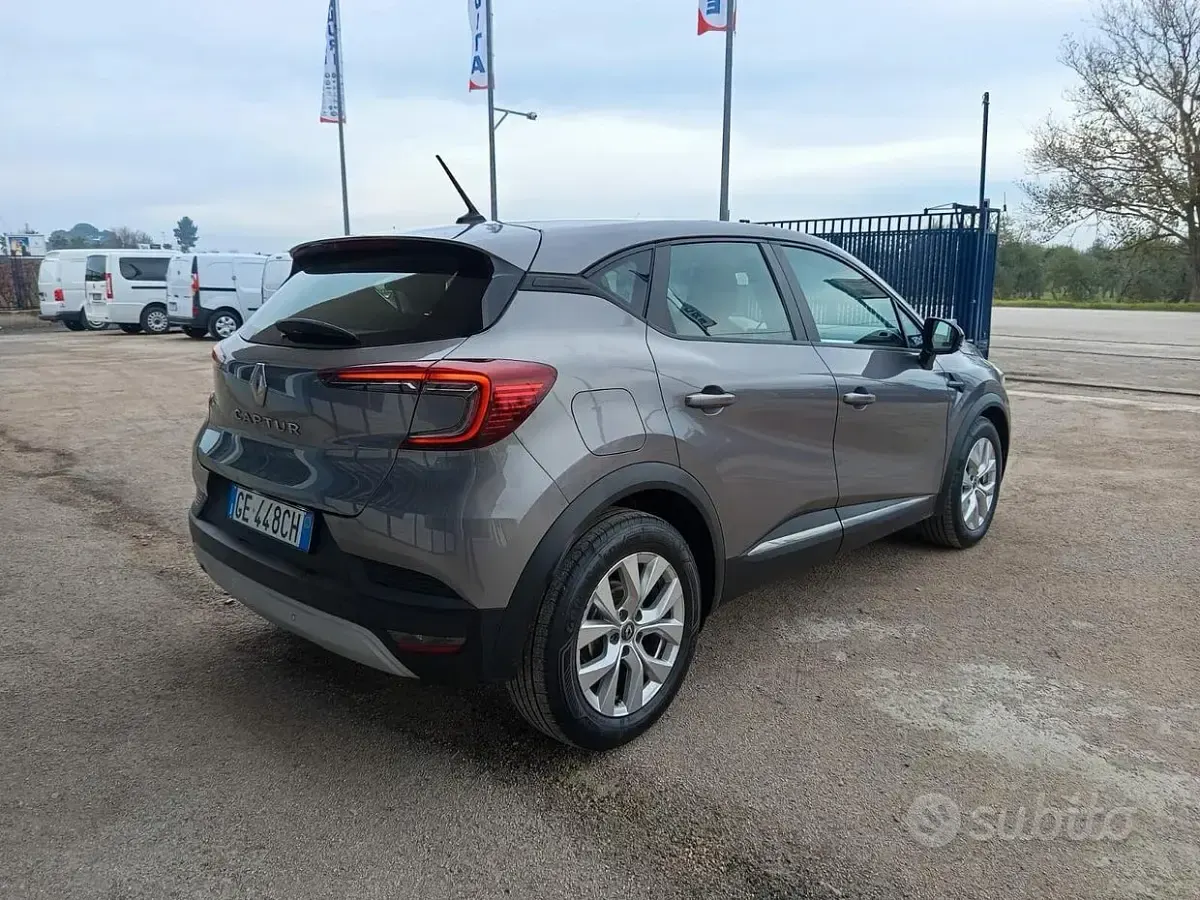 Usata Renault Captur Zen 116 CV (85 kW) 2021 Grigio SUV