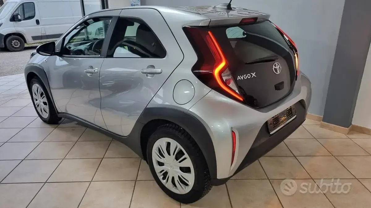 Usata Toyota Aygo X Active 72 CV (52 kW) 2023 Grigio SUV