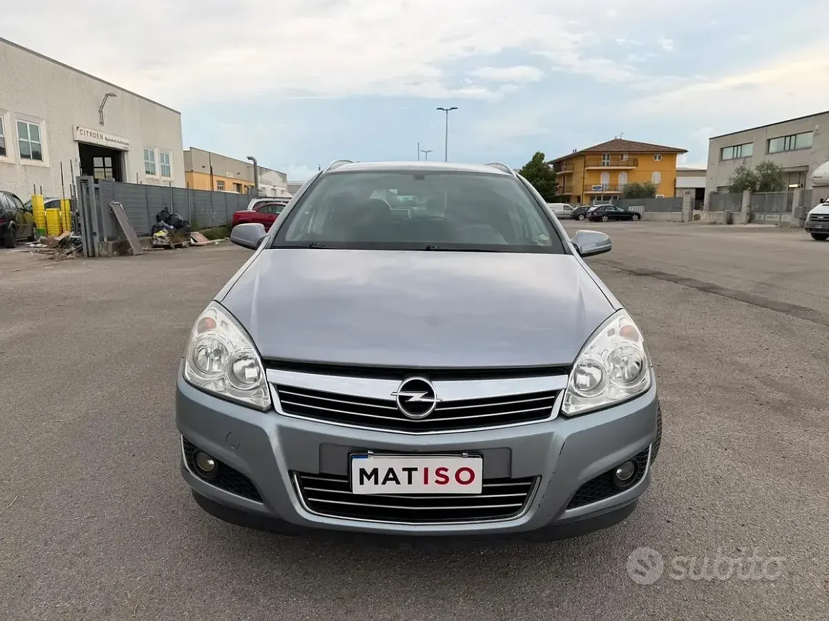 Usata Opel Astra Cosmo 101 CV (74 kW) 2007 Grigio Station wagon