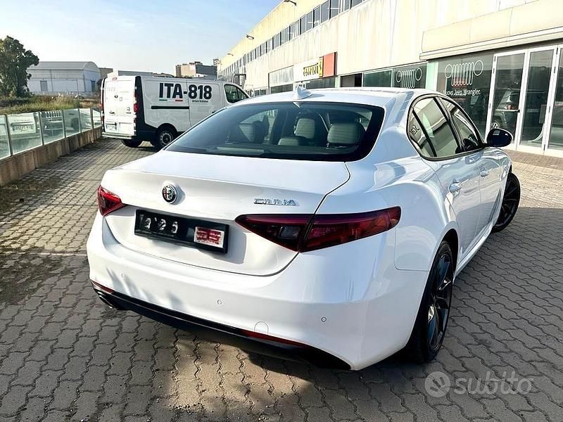 Usata Alfa Romeo Giulia Executive 160 CV (117 kW) 2019 Bianco Berlina